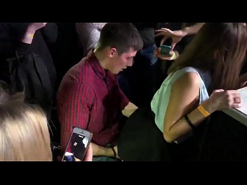 ❤️ Sess reali f'nightclub Russu. Tfajla Russa ta’ 18-il sena fl-anus u l-vaġina fucked f’nightclub ️ Porno fil-porn mt.pornhills-com.ru